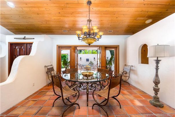 Chandelier, Dining room, Interior, Recessed Lighting, Wooden Ceilings