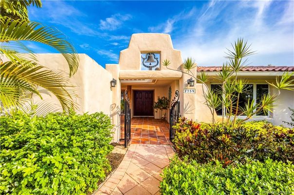 Exterior, Facade, Spanish Mediterranean