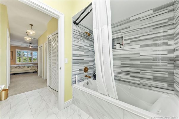 Bathroom, Interior, Marble, Pendant Lights
