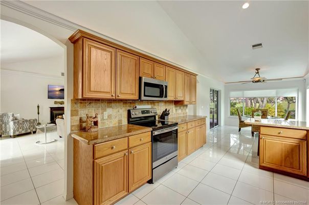 Dining room, Interior, Kitchen, Recessed Lighting