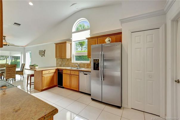 Dining room, Interior, Kitchen, Recessed Lighting, Stainless Steel Appliances