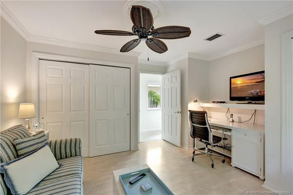 Home Office, Interior