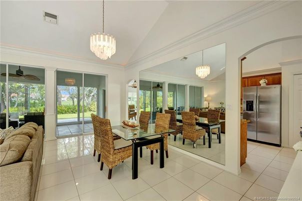 Chandelier, Dining room, Interior, Kitchen, Living room, Stainless Steel Appliances