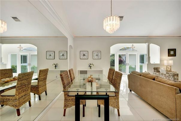 Chandelier, Dining room, Interior, Living room