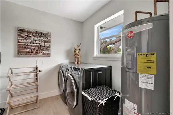 Interior, Washer, Wood Texture Flooring