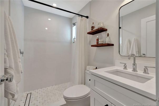 Bathroom, Interior, Recessed Lighting