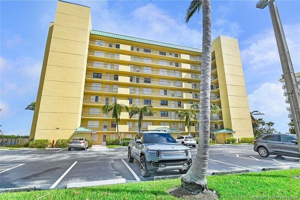 Exterior, Facade, Condo Building