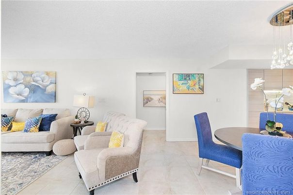 Dining room, Interior, Living room, Pendant Lights