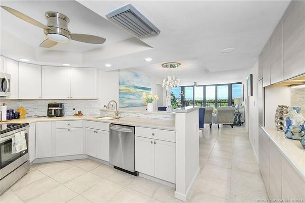Chandelier, Dining room, Interior, Kitchen, Recessed Lighting, Stainless Steel Appliances