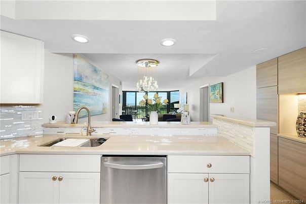 Dining room, Interior, Kitchen, Pendant Lights, Recessed Lighting, Stainless Steel Appliances