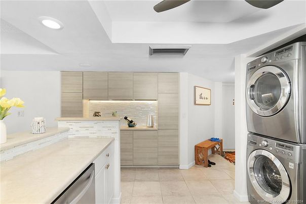 Interior, Kitchen, Recessed Lighting, Washer