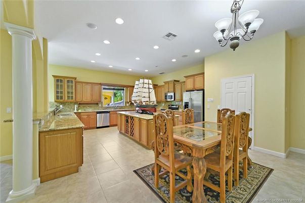 Chandelier, Dining room, Interior, Kitchen, Recessed Lighting, Stainless Steel Appliances