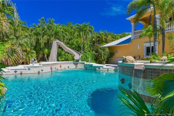 Exterior, Playground, Pool