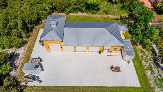Exterior, Drone