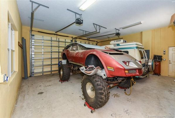 Garage, Interior