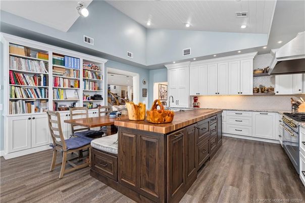 Dining room, Interior, Kitchen, Recessed Lighting, Wood Texture Flooring