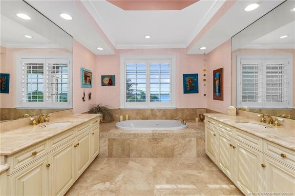 Bathroom, Dual Sink Vanities, Interior, Recessed Lighting
