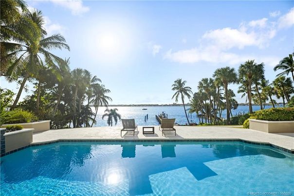 Exterior, Pool, Water