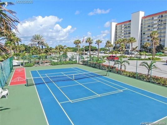 Exterior, Tennis Courts