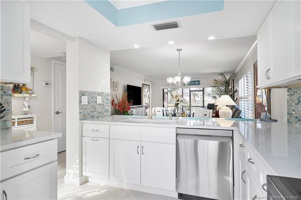 Chandelier, Dining room, Interior, Kitchen, Pendant Lights, Recessed Lighting, Stainless Steel Appliances