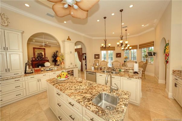 Chandelier, Dining room, Interior, Kitchen, Pendant Lights, Recessed Lighting, Stainless Steel Appliances