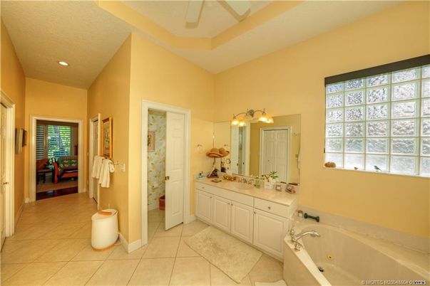 Bathroom, Interior, Recessed Lighting