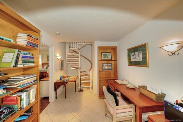 Home Office, Interior