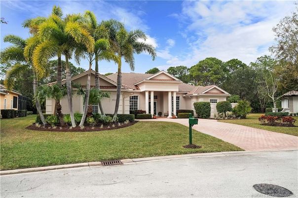 Backyard, Exterior, Facade, Ranch