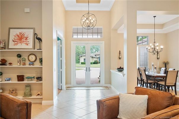 Chandelier, Dining room, Interior, Pendant Lights