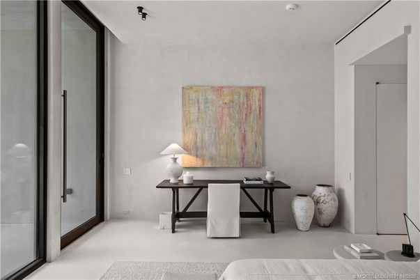 Home Office, Interior