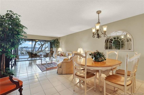 Chandelier, Dining room, Interior, Living room
