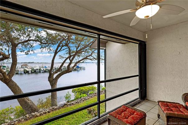 Interior, Sun Room, Water