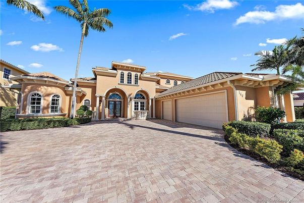 Attached, Exterior, Facade, Mediterranean
