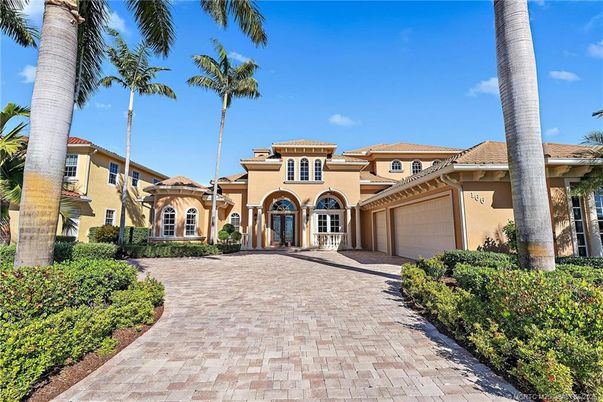 Attached, Exterior, Facade, Mediterranean