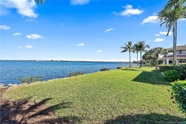 Exterior, Lake