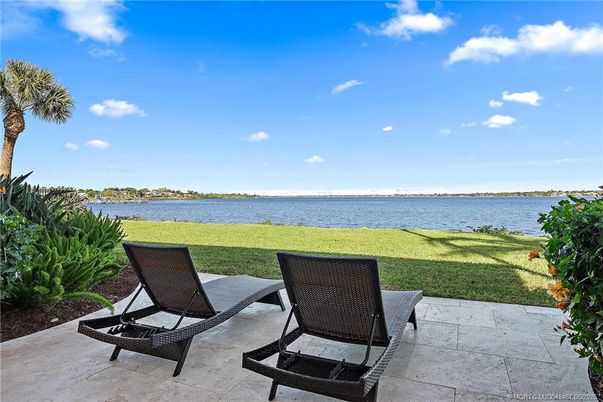 Exterior, Lake