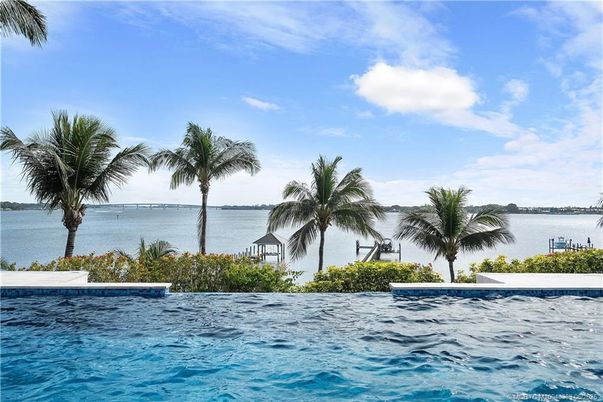 Exterior, Pool, Water