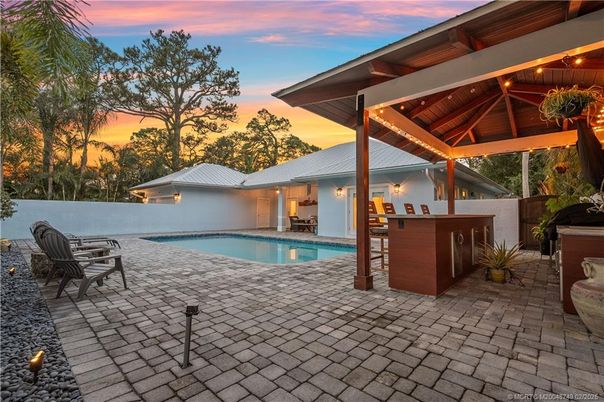 Exterior, Pool