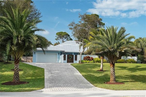 Attached, Exterior, Facade, Ranch