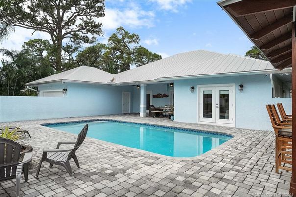 Exterior, Pool