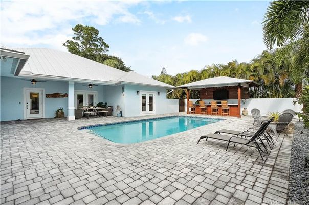 Exterior, Pool