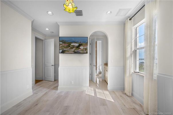 Interior, Recessed Lighting, Wood Texture Flooring