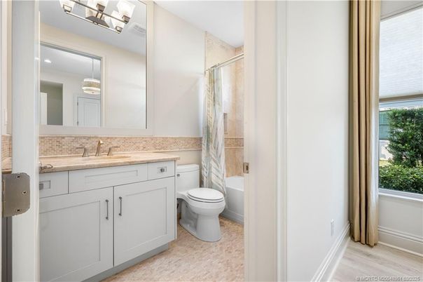 Bathroom, Interior, Pendant Lights, Wood Texture Flooring