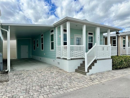 Exterior, Facade, Ranch