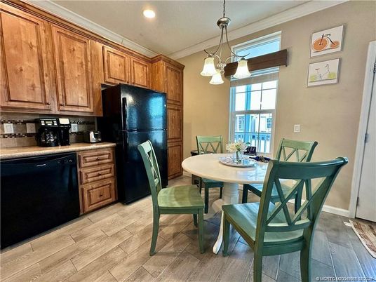 Dining room, Interior, Kitchen, Pendant Lights, Recessed Lighting, Wood Texture Flooring