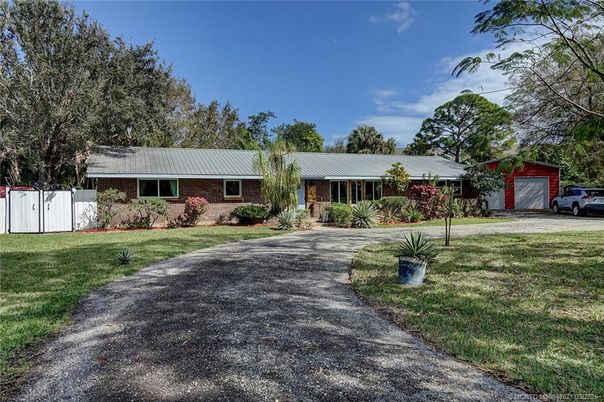 Detached Garage, Exterior, Facade, Brick Facade, Ranch