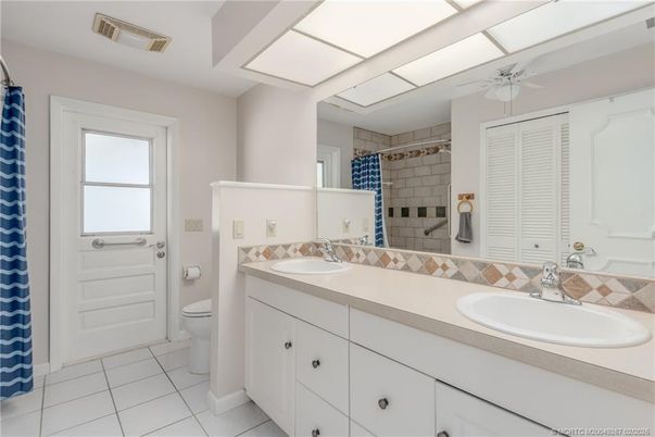Bathroom, Dual Sink Vanities, Interior