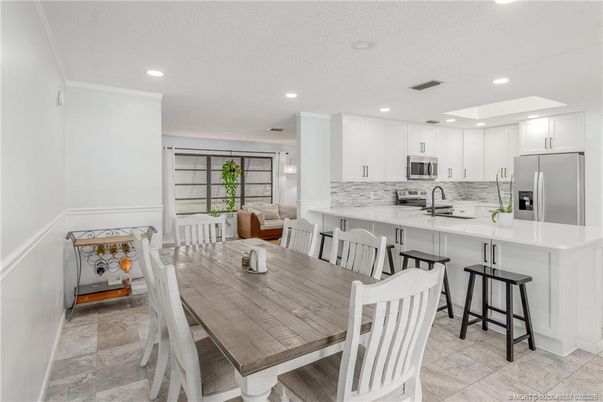 Dining room, Interior, Kitchen, Recessed Lighting, Stainless Steel Appliances