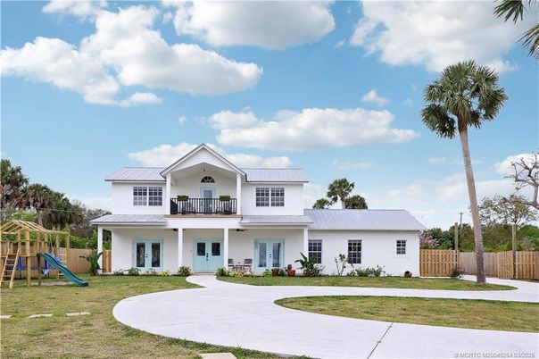 Backyard, Exterior, Facade, Playground, Farmhouse
