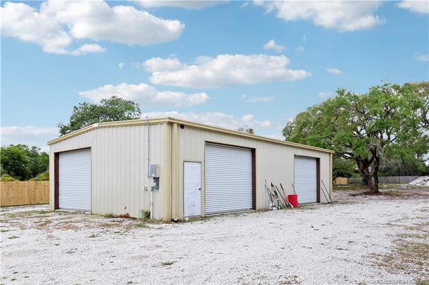 Detached Garage, Exterior